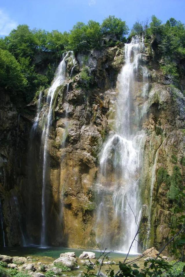 逃离废弃的建筑